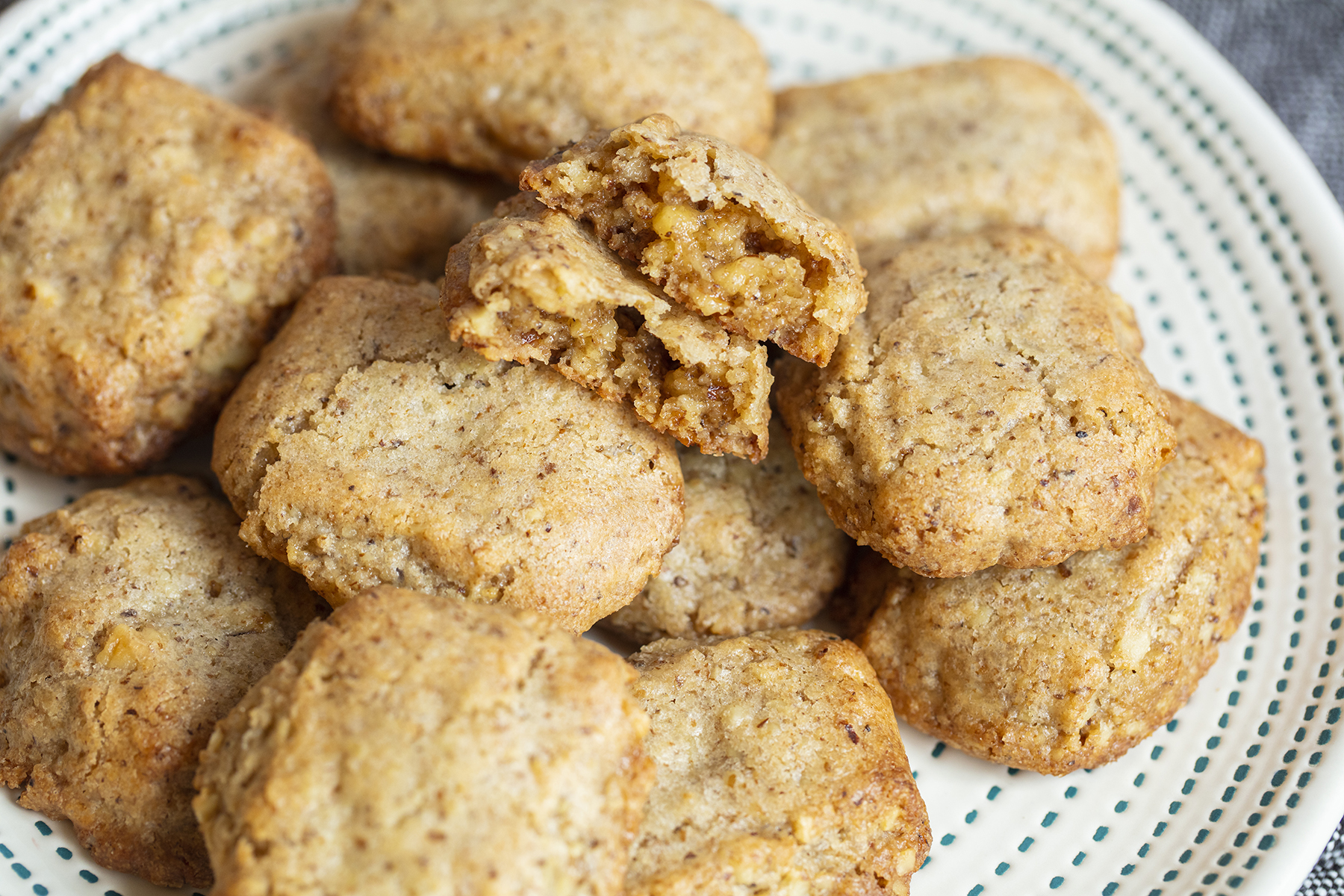 Recipe: Dolci di Noci (Italian Walnut Cookies) - Elephants